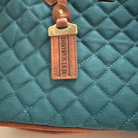 Bioworld Newt Scamander Handbag - Picture 6 of 12